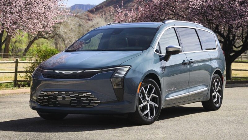 Chrysler Pacifica 2027