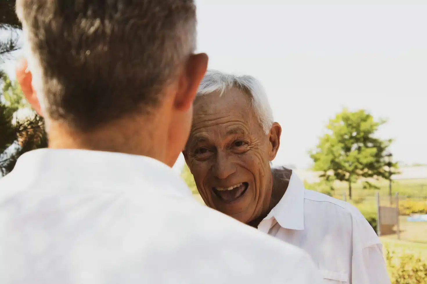 Moja unuka mi je predala papir — i srušila sve u šta sam vjerovao