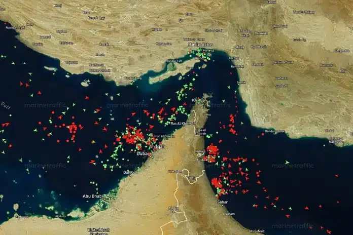 Napeto u Hormuzu: Prvi brodovi krenuli kroz moreuz, Iran postavio