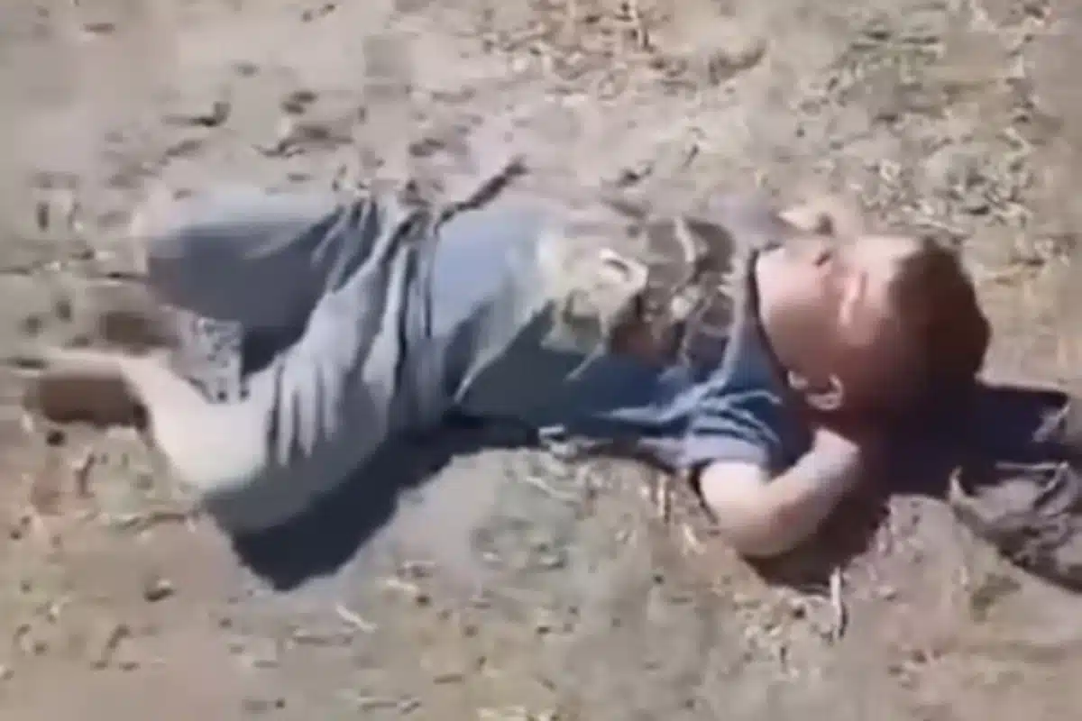 Selo ga tražilo, a on uživao u snu (VIDEO)