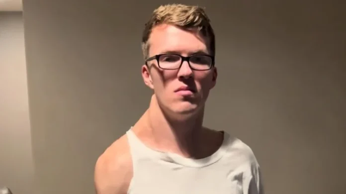 Već mjesecima trenira samo jedan biceps i sada izgleda jako