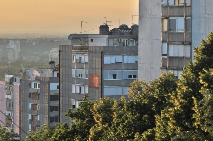 Svi soliteri u Beogradu mirisali su na varikinu iz osamdesetih,