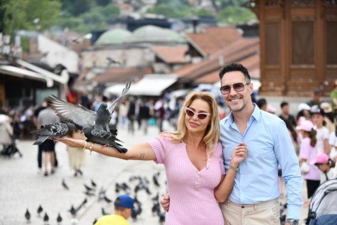 Bračni par Jovanović uživao u Sarajevu, dobijali suvenire, Nenad ispunio