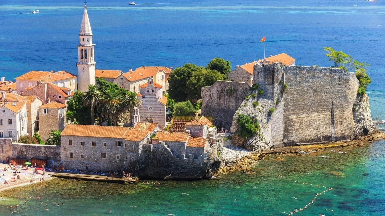 Budva, grad u kojem su mladići morali imati 15 stabala maslina da bi se oženili i još par priča koje malo tko zna