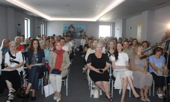 Liderstvo koje pokreće promjene: U Bihaću otvoren četverodnevni seminar za