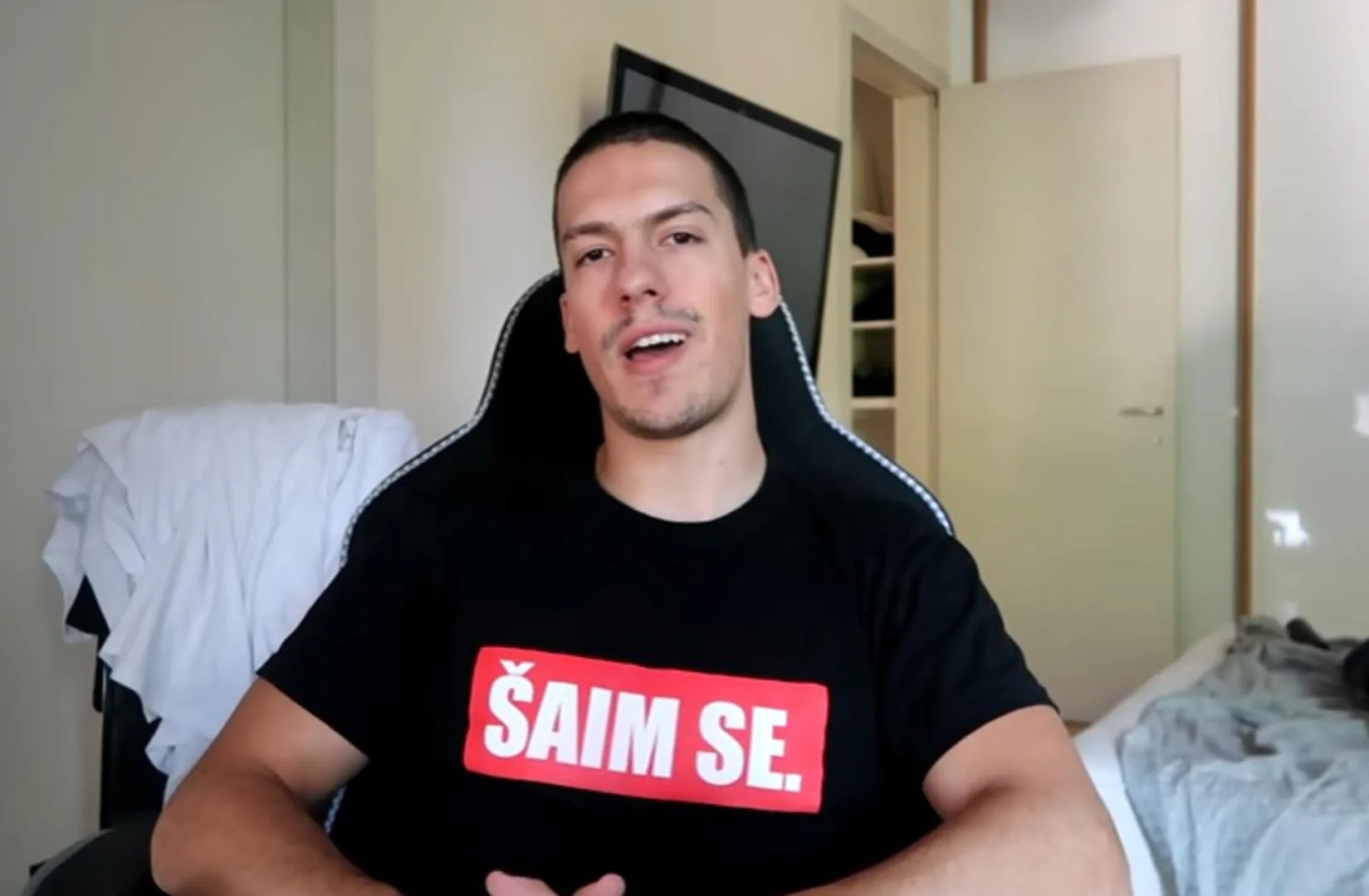 Skandal u Novom Sadu: Videosnimka na kojoj ljutiti roditelji napadaju Baku Prase postala viralna
