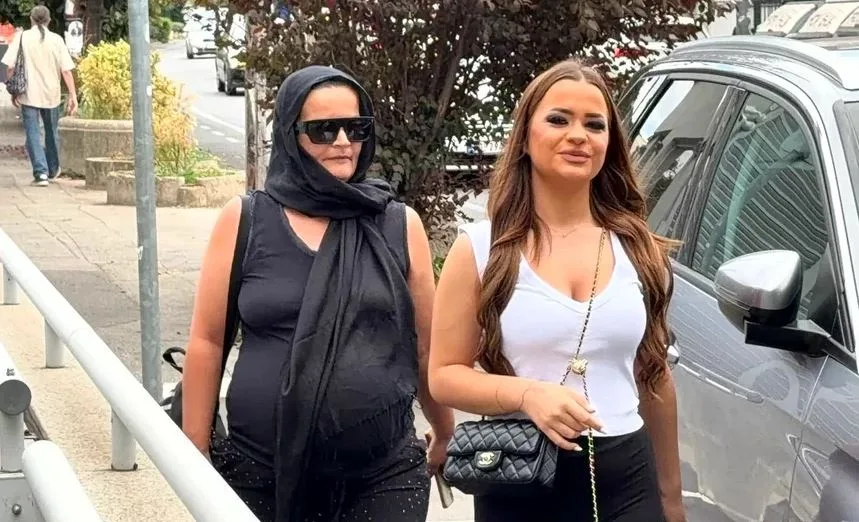 Maloljetna sudionica “Elite 10” s trudnom majkom došla na potpisivanje ugovora: “Roditelji su šokirani mojom odlukom!”