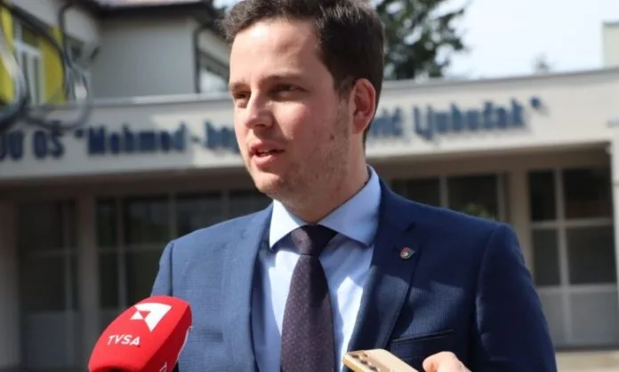 Uk: U Kantonu Sarajevu škole se ne zatvaraju, otvaramo ih,