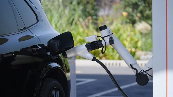 Geely predstavio AI punjenje: od 10 do 70% baterije za