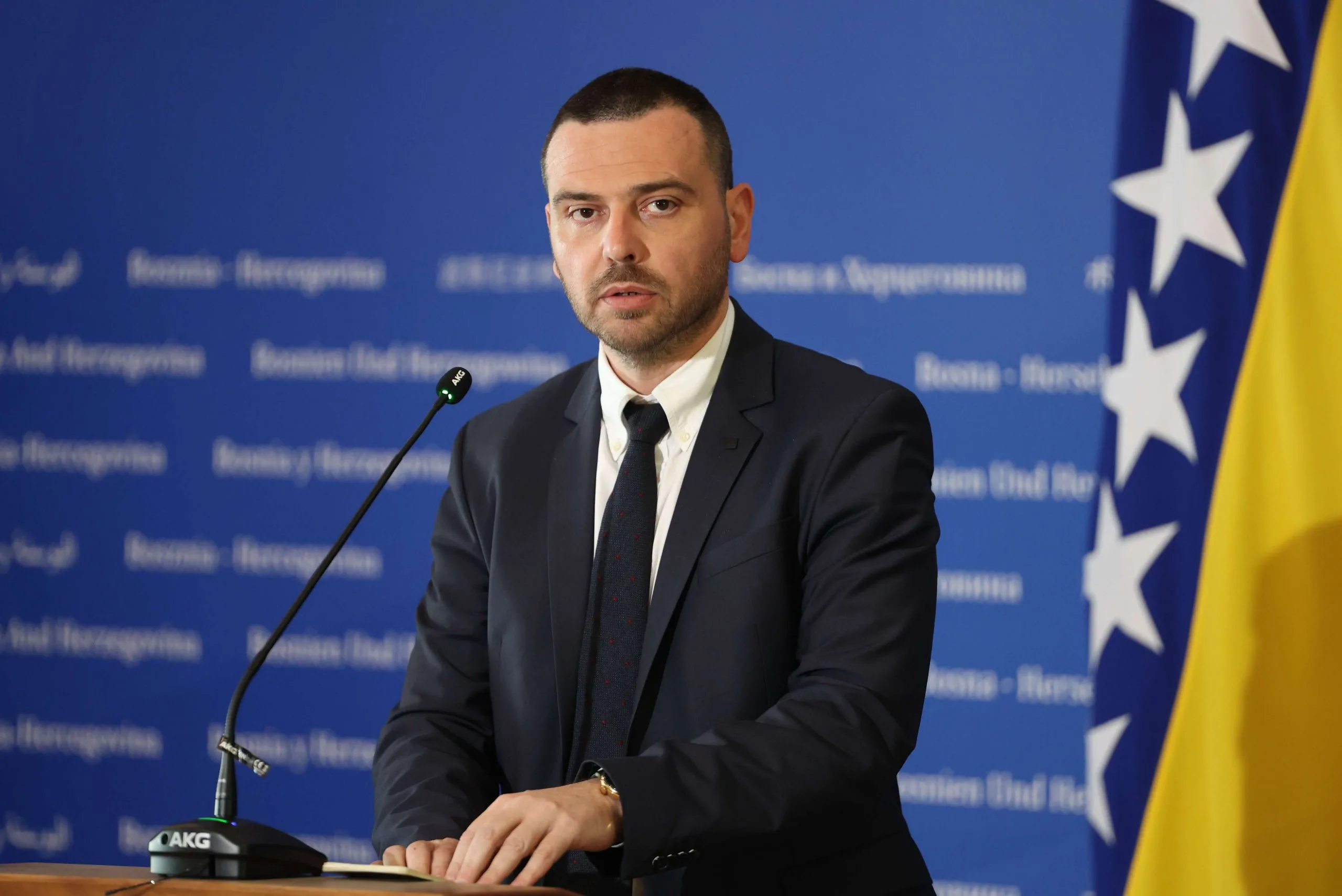 Magazinović: Veličanje ratnih zločinaca mora imati posljedice za Srbiju