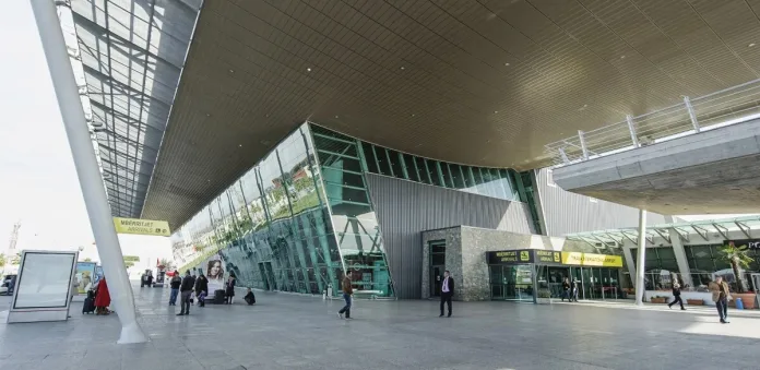 Tirana postala avio-gigant regiona: Šest miliona putnika za pola godine