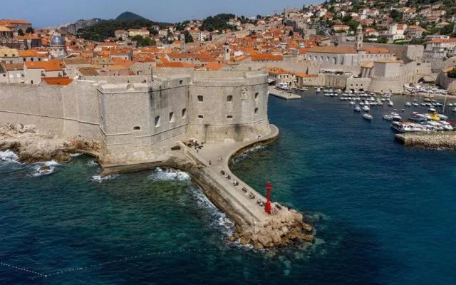 Dubrovnik: Uhićen državljanin BiH, kao šef smjene prisvojio više od 100.000 KM dnevnog utrška