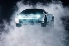 Tesla Roadster I Elon Musk otkrio superautomobil koji lebdi
