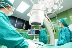 Ženi uklonili cijeli želudac zbog raka kojeg nikad nije imala, liječnici prijeti godina dana zatvora