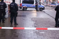 Drama u Njemačkoj: Vozilom se zabili u skupinu ljudi, a potom pobjegli pješice